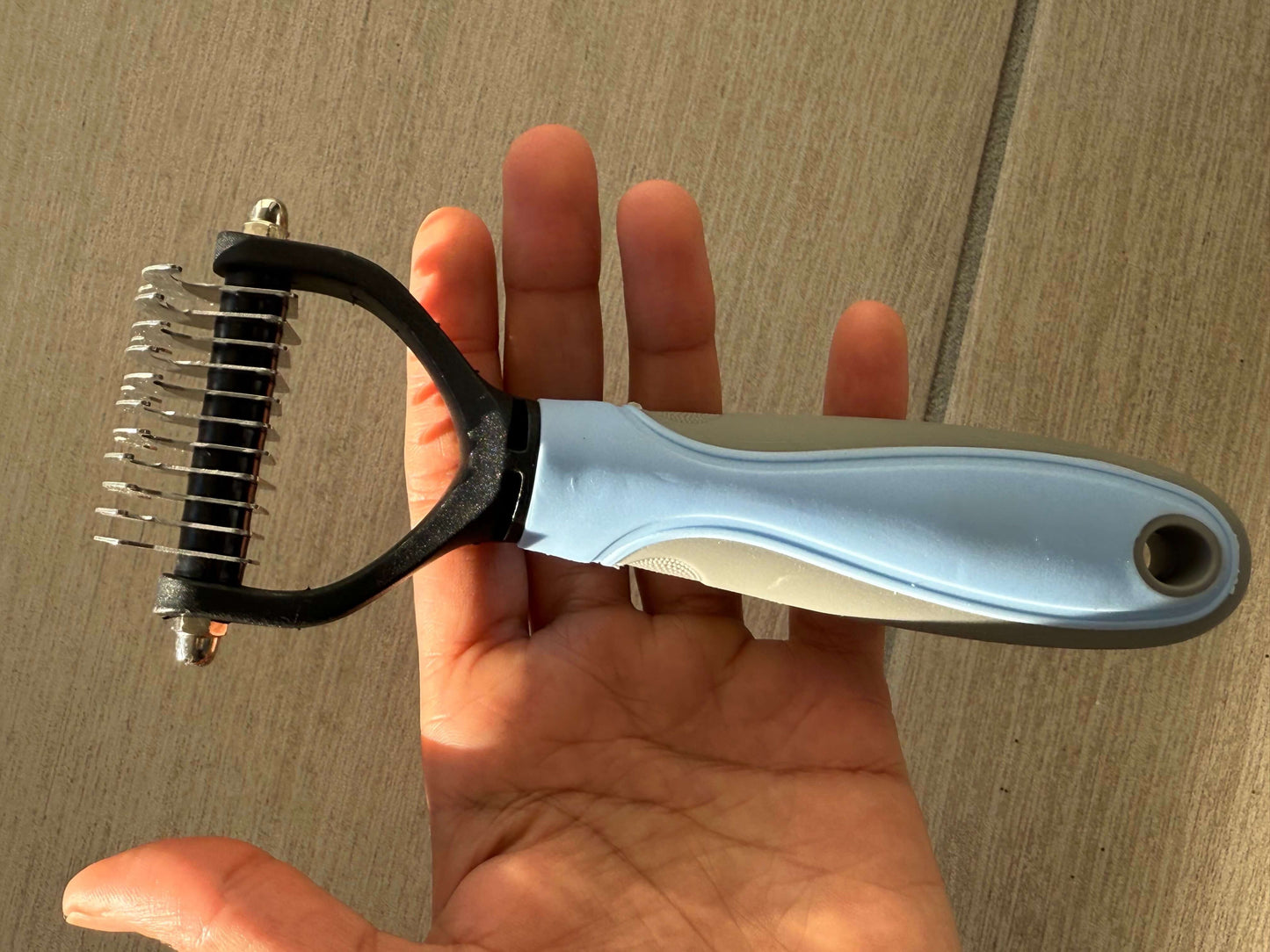 Deshedding brush