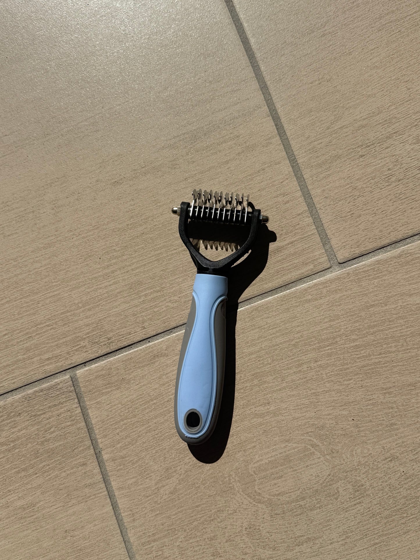 Deshedding brush